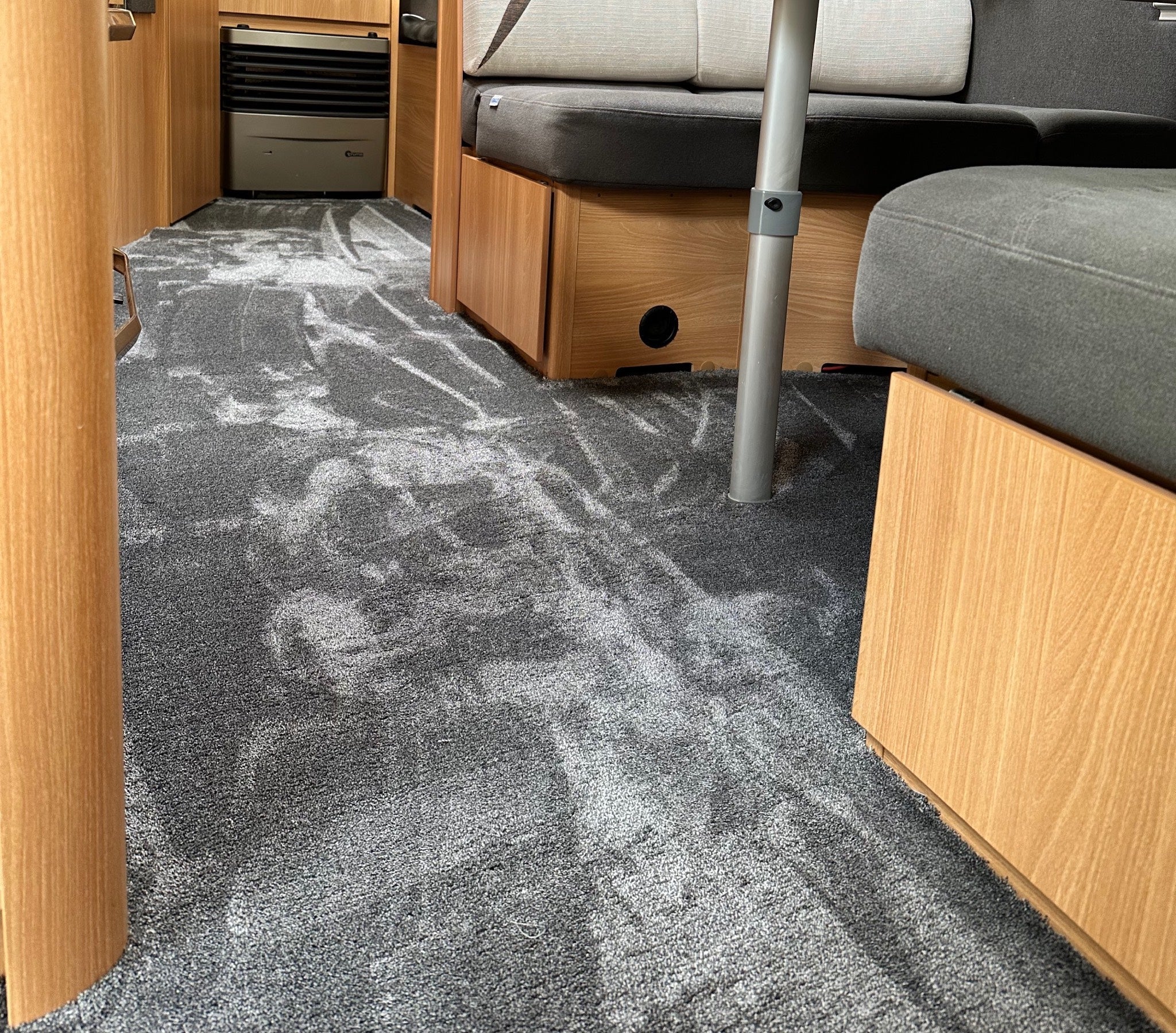 Teppich für Wohnwagen & Wohnmobil zuschneiden – Schablone