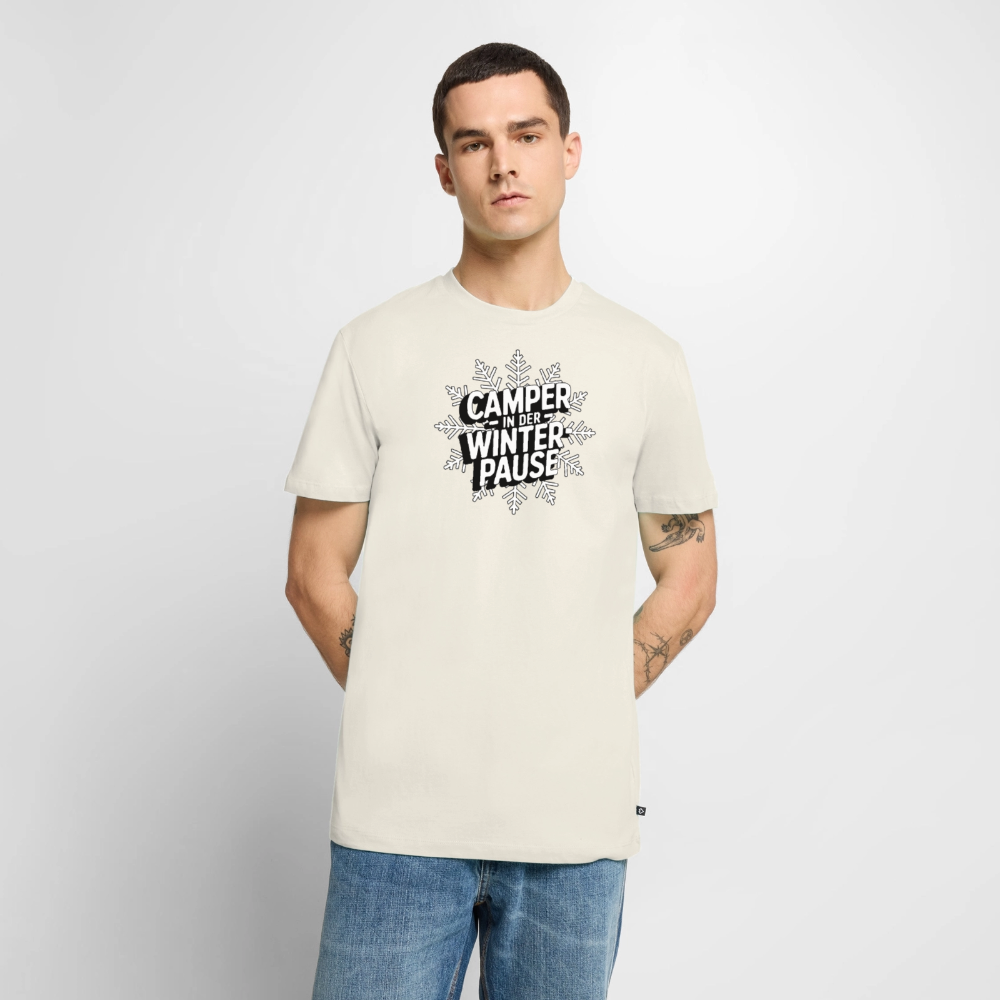 Camper in Winterpause - Herren Camping T-Shirt - Naturweiß