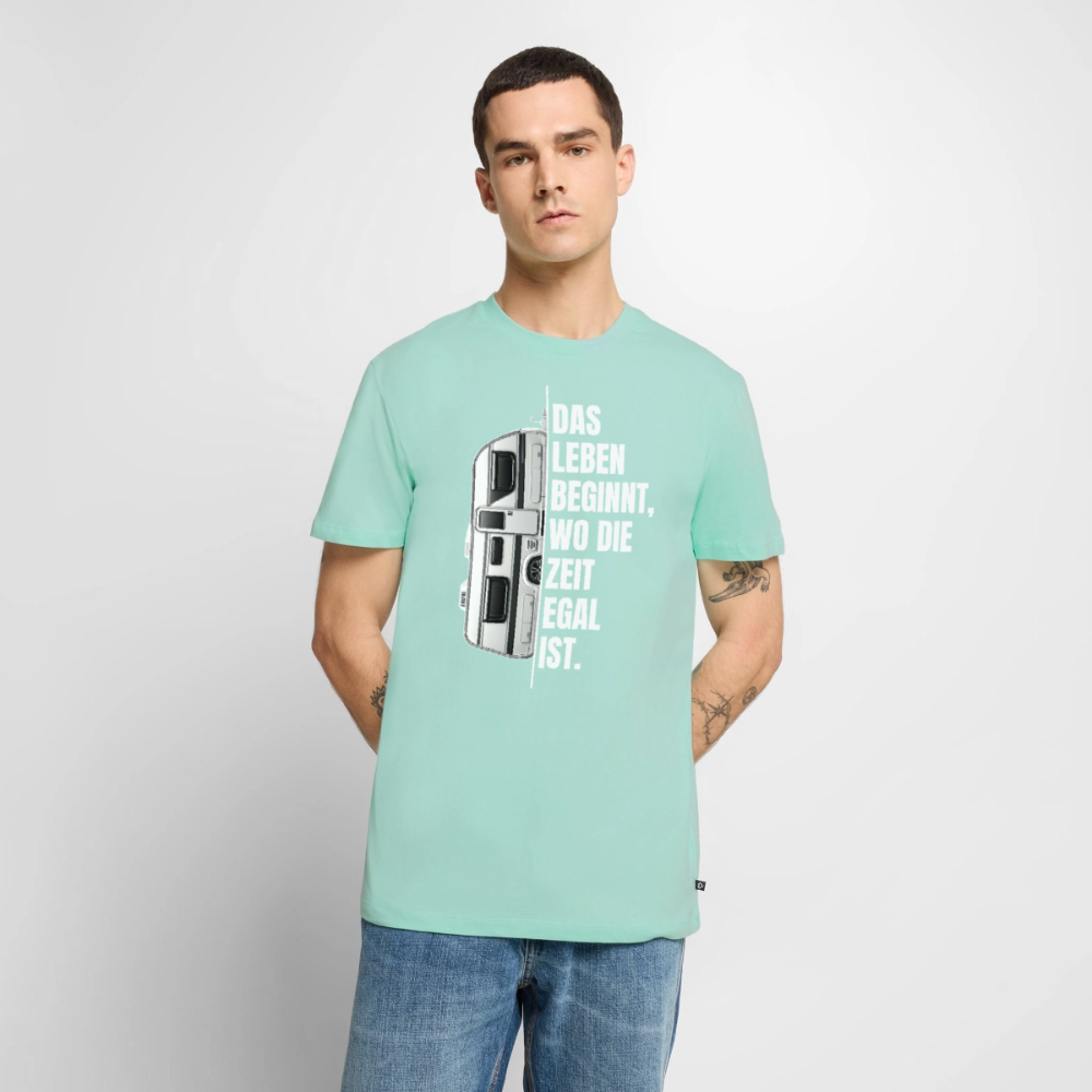 Camping ist Zeitlos - Herren Camping T-Shirt - Wohnwagen - Mint