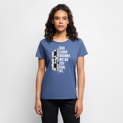 Camping ist Zeitlos - Damen Camping T-Shirt - Wohnwagen - Taubenblau