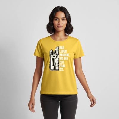 Camping ist Zeitlos - Damen Camping T-Shirt - Wohnmobil - Sonnengelb