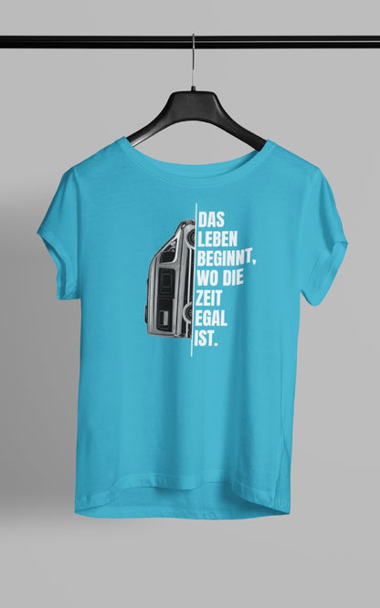 Camping ist Zeitlos - Damen Camping T-Shirt - Vanlife