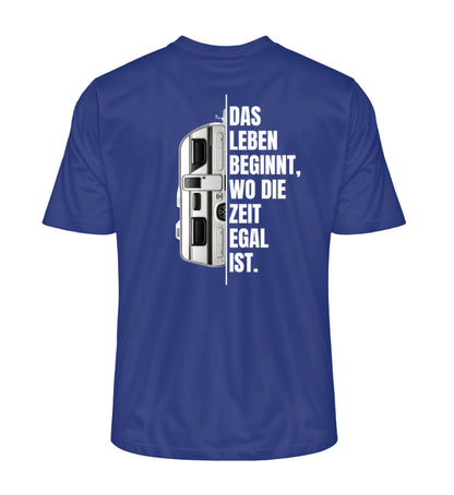 Camping ist Zeitlos - Herren Organic Shirt - Wohnwagen - Rückenmotiv - LazyDonkeyDesign 